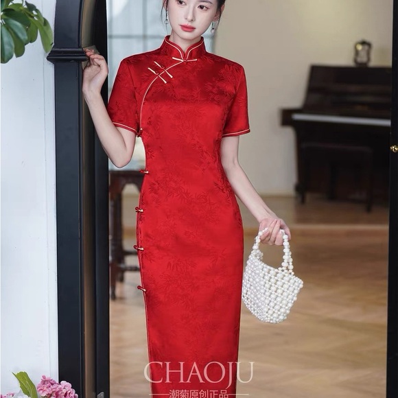 Red Traditional Women's Dress - Picture 1 of 5